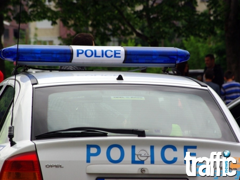 Полицията влезе в НБУ - проверяват сигнал за нахлула група бежанци