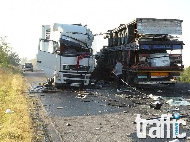 Два тира се сблъскаха челно край Русе