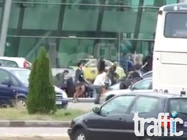 Клип с бягащи хора от летище Пловдив сее паника в интернет ВИДЕО