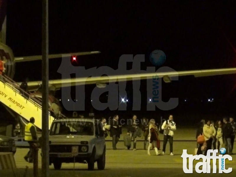 След 2 часа блокада: Евакуират пътниците от двата самолета на на летище Пловдив 