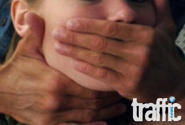 Карловска учителка изнасилена в дома си