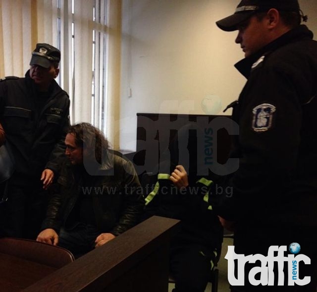Арестуваните таксиметрови босове от Пловдив продавали на роми задлъжнелите си фирми СНИМКИ и ВИДЕО