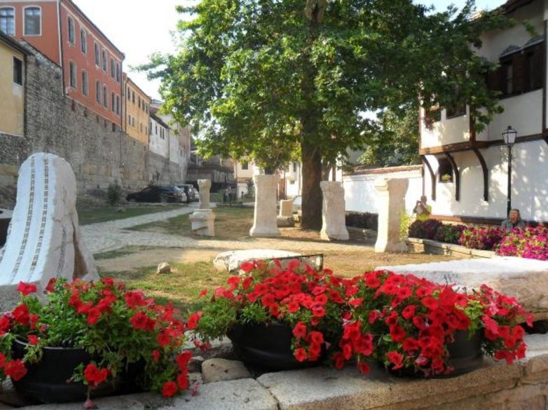 Младо вино се лее на 12 места в Пловдив, сред които и Стария град ВИДЕО 