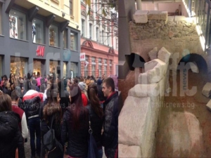 Истерия и опашки на Главната в Пловдив СНИМКИ