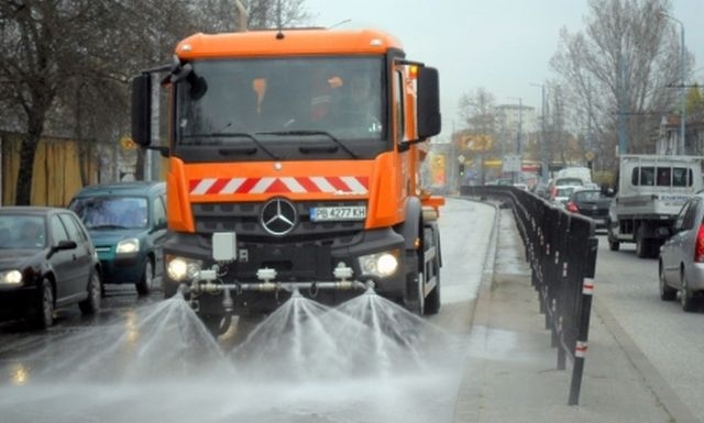 Осъдиха мъж, откраднал кола на почистваща фирма, да чисти улиците