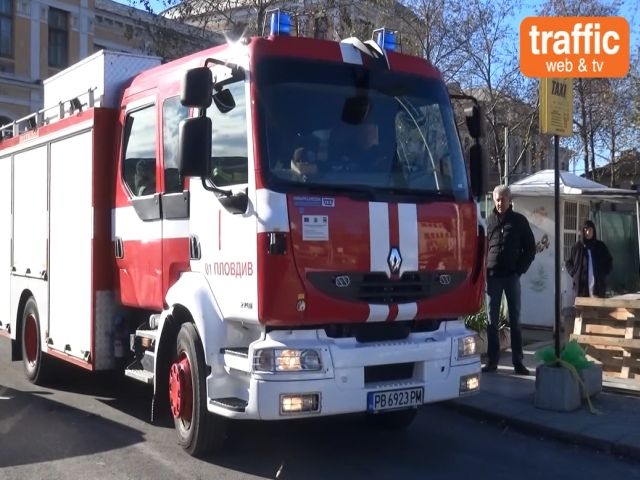 Въоръжени полицаи, линейки и пожарни на Централна гара-Пловдив ВИДЕО