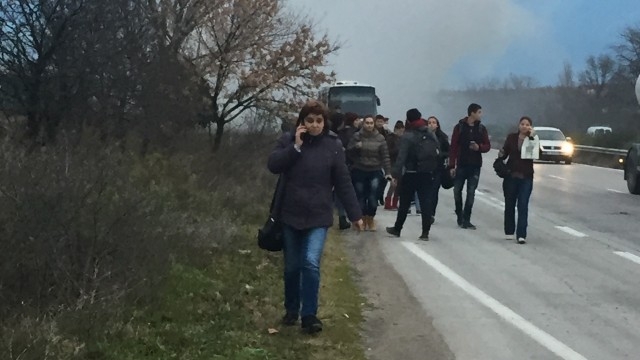 Автобус избухна в пламъци на пътя Димитровград - Хасково