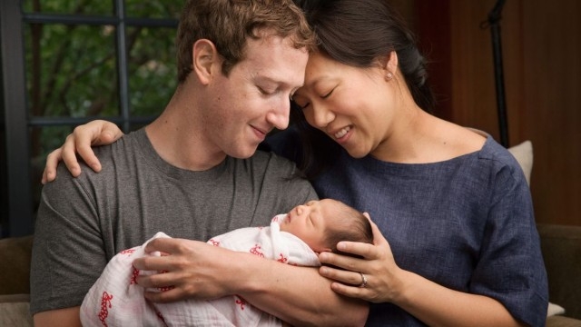 Зукърбърг стана баща, дари 99% от акциите си във Фейсбук