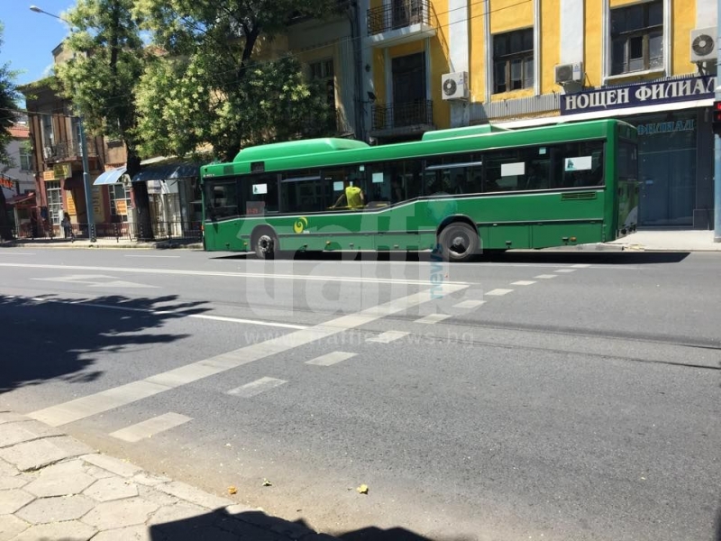 Спор: Чистоплътни или миризливи са пътниците в пловдивските автобуси? ВИДЕО