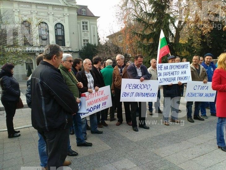 Заради новия закон: Стотици остават на улицата,  ще се вари ракия по мазетата, а държавата няма да получи и лев ВИДЕО  