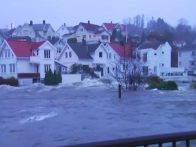 Невиждани наводнения в Норвегия, евакуират хора ВИДЕО 