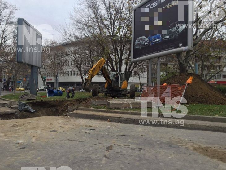 Булеварди около Централна гара парализирани заради ремонти СНИМКИ