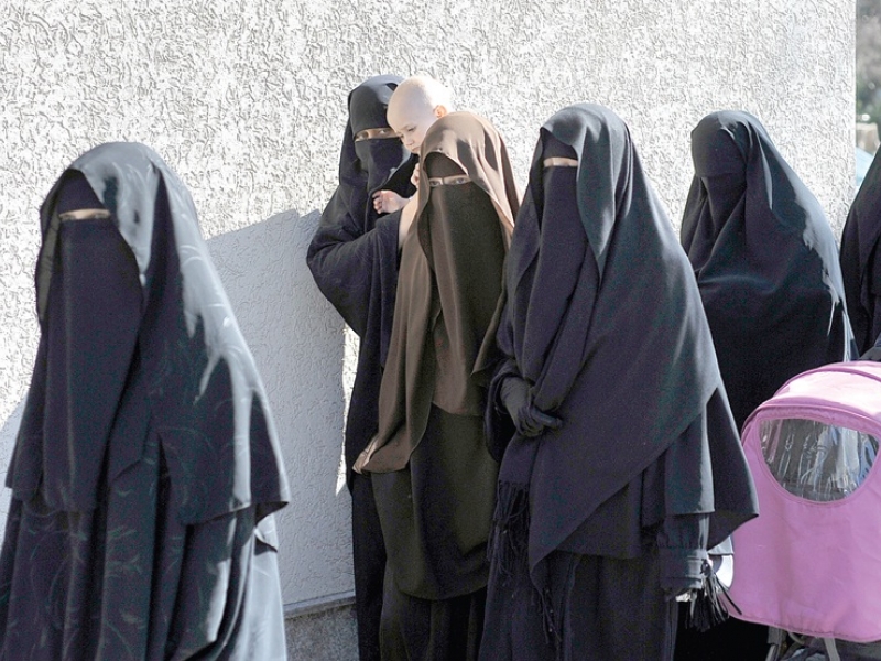 Саудитска Арабия: Бият жените с камшик, ако ги хванат да шофират