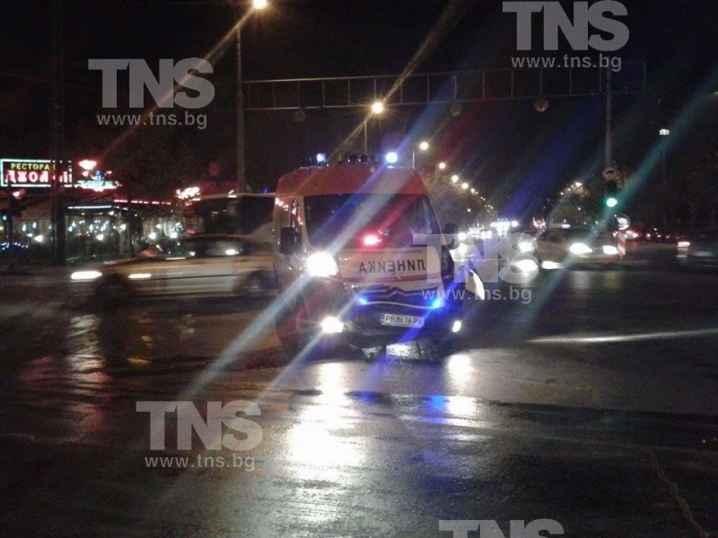 Камионетка помля линейка със сирени в Пловдив СНИМКИ и ВИДЕО
