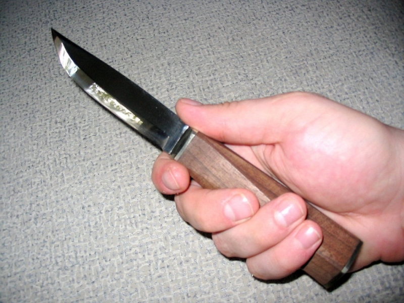 Мъж се развихри с джобен нож в Тракия, един е ранен