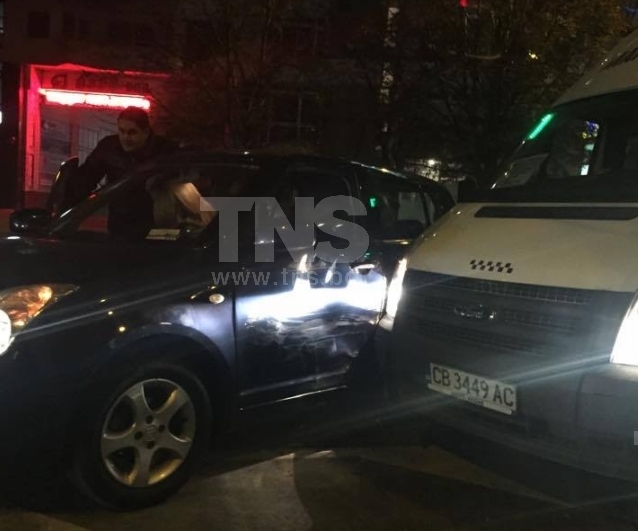 От последния час: Маршрутка тресна автомобил край Рилона СНИМКИ