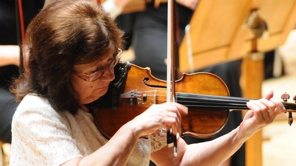 Голямата българска цигуларка Стойка Миланова с юбилеен концерт в АМТИИ 