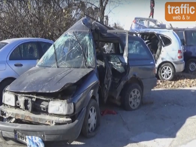 Вижте брутално размазаната кола на загиналия при катастрофа в Пловдив ВИДЕО