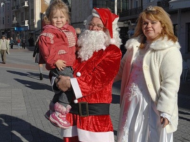 Пловдивски Дядо Коледа взима по 5 лева за снимка, глобяват го