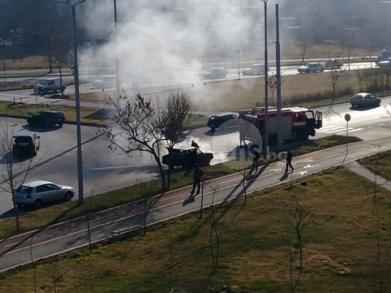 Кола гори в 