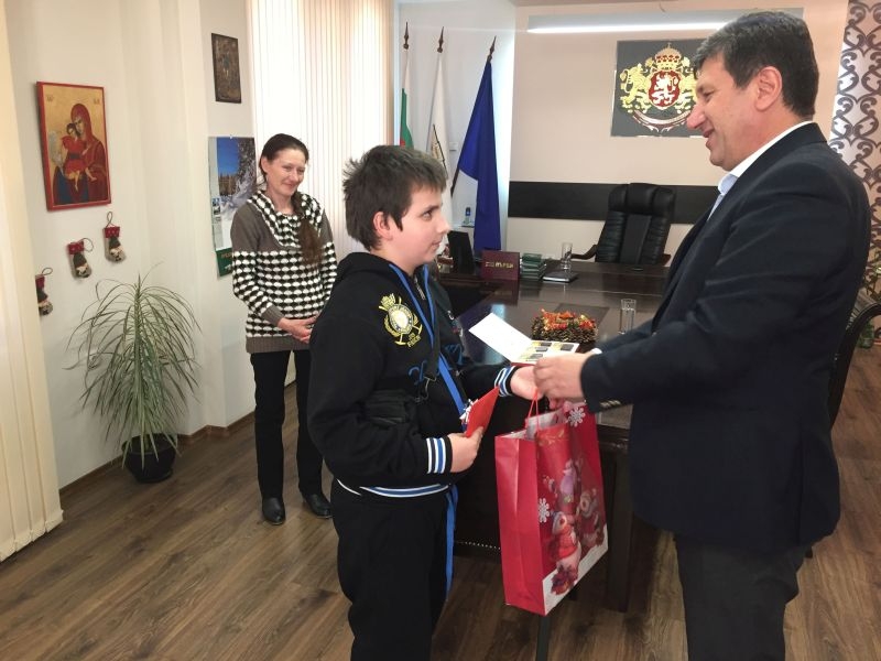 Община 