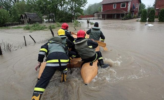 Евакуират хора във Великобритания заради опасност от наводнения