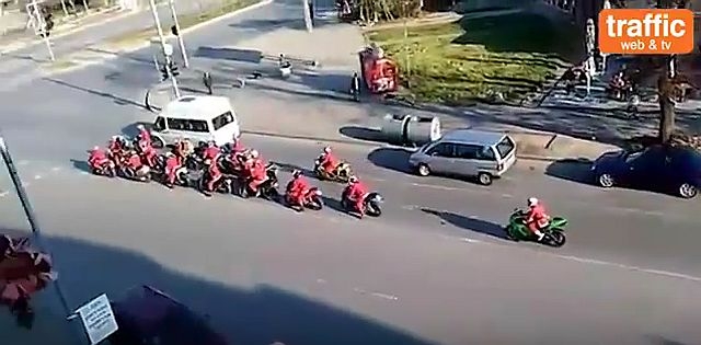Вижте кортежа на Дядо Коледовците в Пловдив ВИДЕО