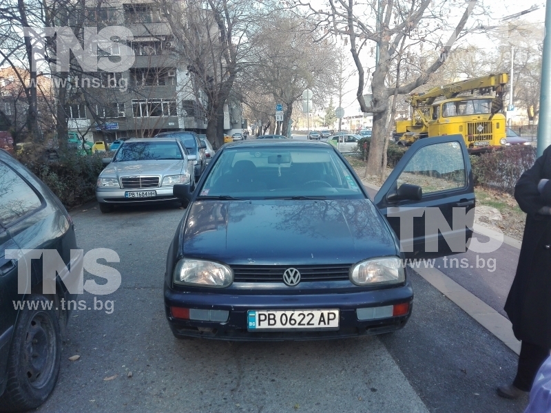 Пловдивчанка сътвори нов правилник! Автомобилите вече се движат по тротоарите