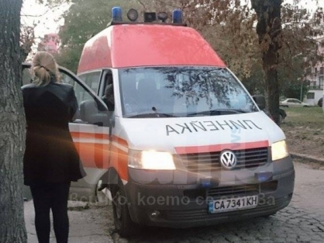 Бебе в реанимацията - сдъвкало лист от отровно растение