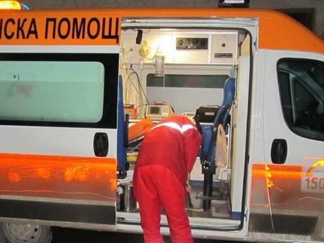 Бой след катастрофа между такси и лек автомобил