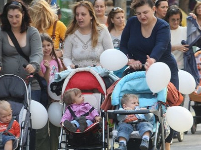 Социалните започват проверки на семействата, получаващи детски