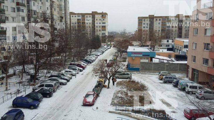 В Пловдив по-студено от София! Кошмар по улиците на града под тепетата СНИМКИ