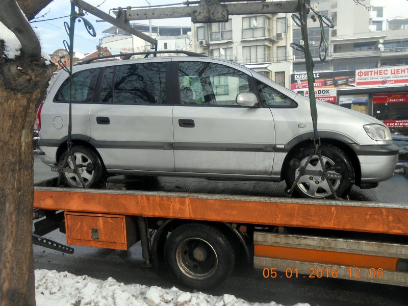 Паяци поголовно  вдигат коли в Пловдив СНИМКИ