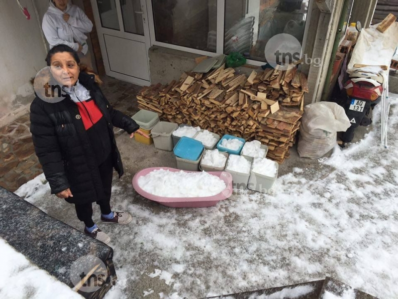 Хората в Кричим топят сняг вече 6 дни, защото нямат вода СНИМКИ и ВИДЕО
