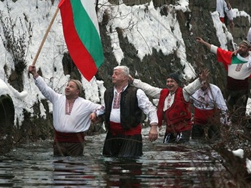 Губернаторът: Контрастът между хорото в Калофер и Пловдив бе много голям, традициите трябва да ни обединяват