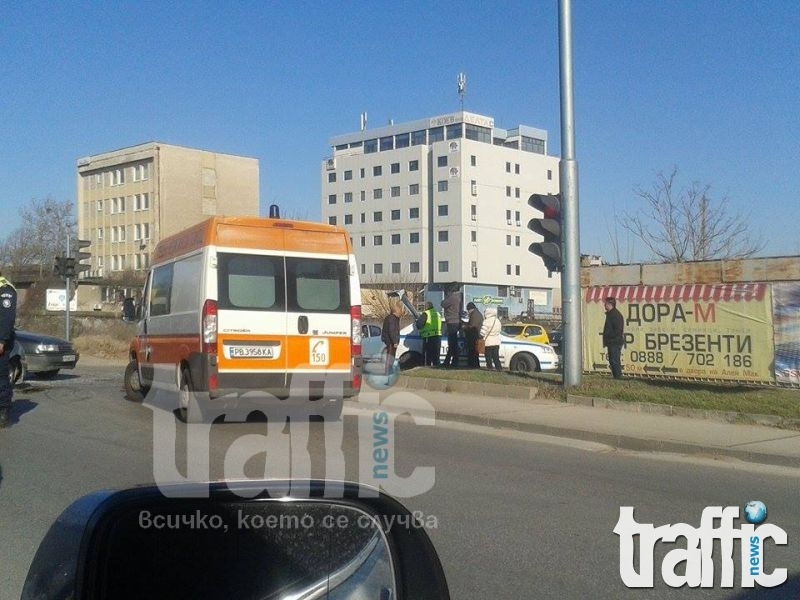 Киа отнесе БМВ край Гребната! Жена е в болница