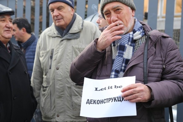 Петър Волгин излезе на протест пред БНР