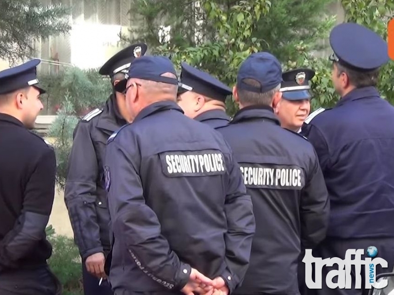 В МВР пак точат брадвата, режат 20-те заплати на полицаите