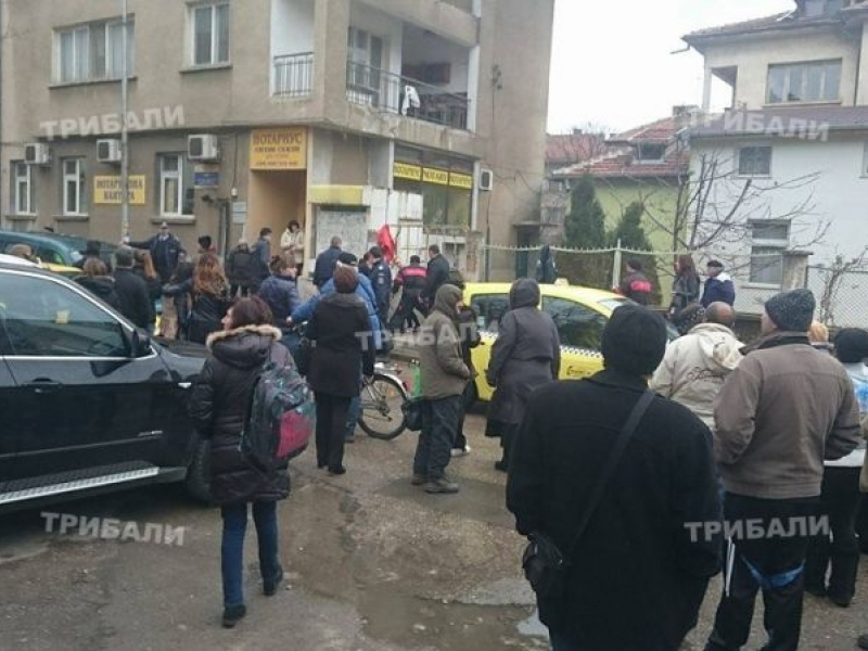 Зверски бой между шофьори, единият не дава признаци на живот СНИМКИ