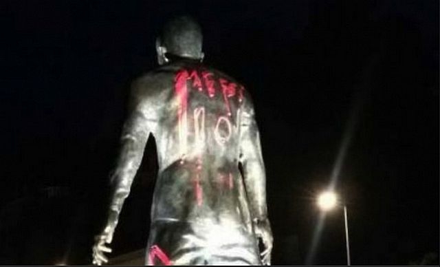 Вандали оскверниха статуята на Роналдо в родния му град ВИДЕО