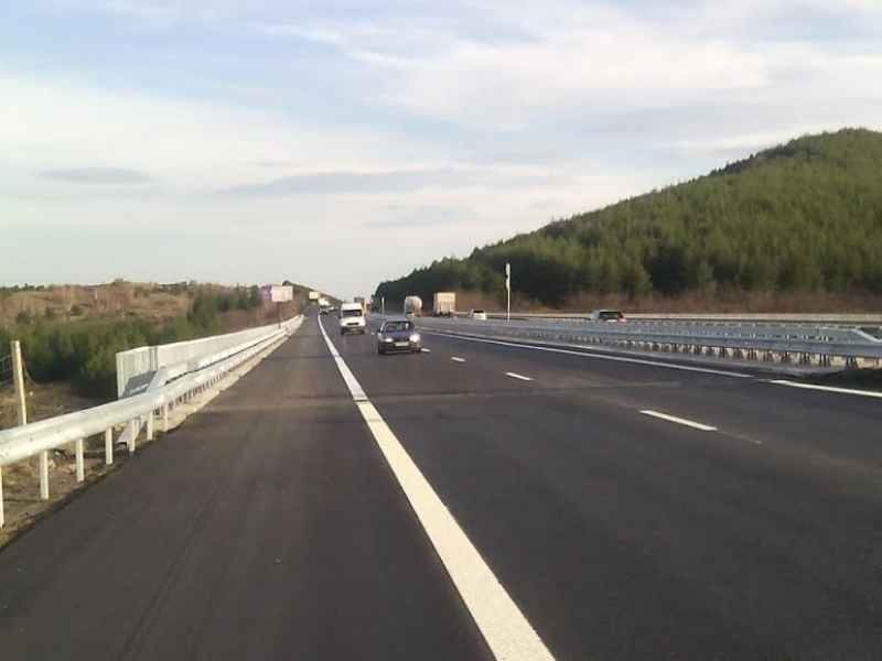 Камикадзе лети в насрещното на магистралата към Пловдив!