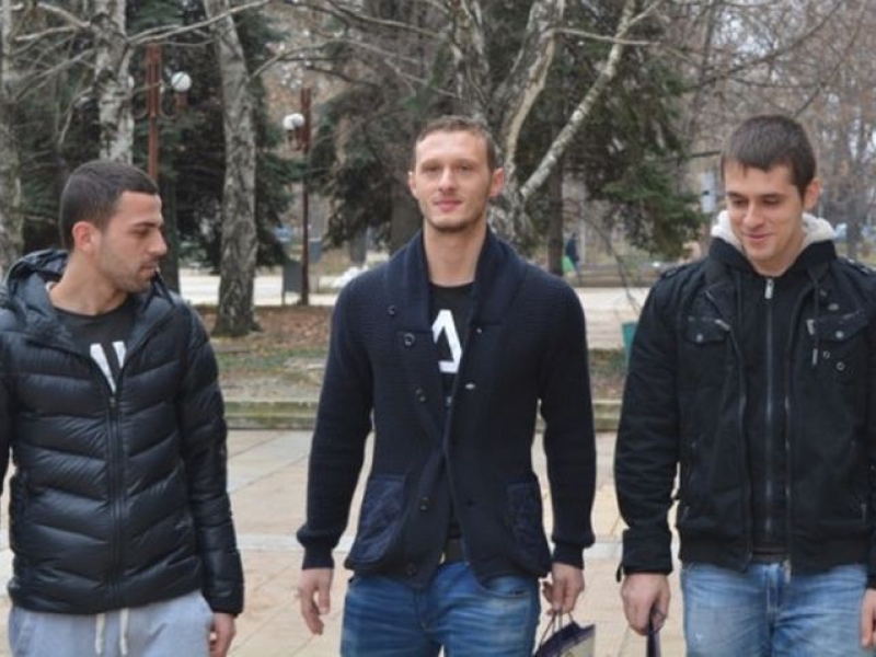 Похвално! Младежи спасиха жена от опасен изнасилвач 
