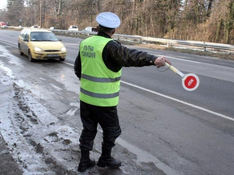 Закопчаха шофьор, дръзнал да подкупи полицай с 30 лева 