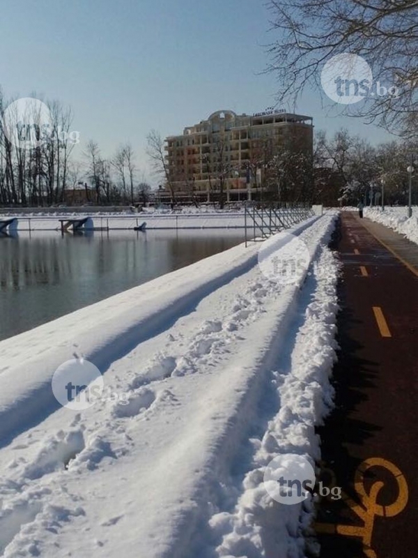 Гребният канал не замръзва! Засега...