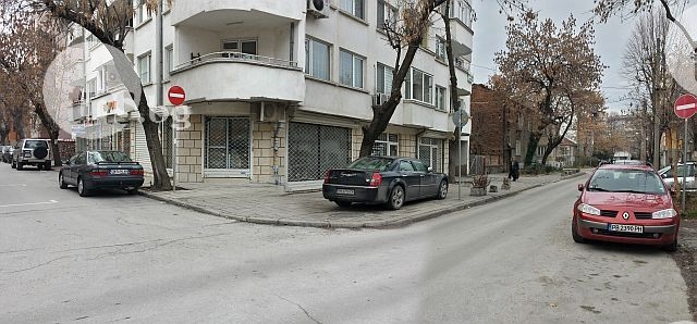 Няколко автомобила превзеха кръстовище в Пловдив