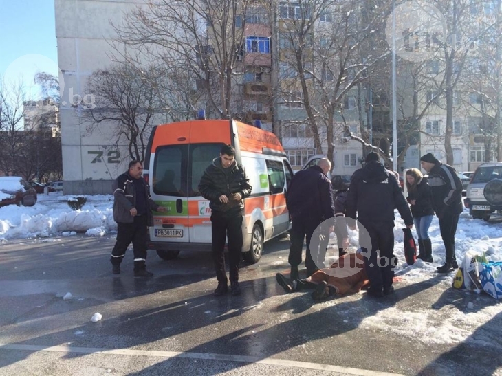 Борят се за живота на възрастния пловдивчанин, който стана жертва на леда в Тракия СНИМКИ