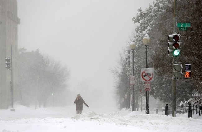 Зимен ужас в Ню Йорк и Вашингтон! 19 души са починали в снежната виелица