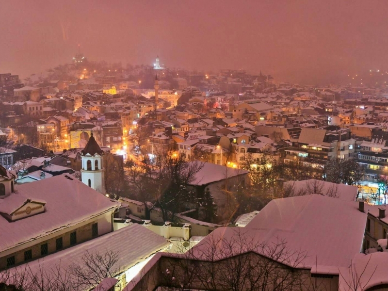 Студът не иска да си ходи! В Пловдив отчетоха минус 15 тази нощ