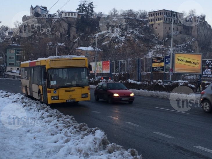 Бай Ганьо в рейса: Гениално-абсурден ремонт вързва фаровете на автобус №1 към парното