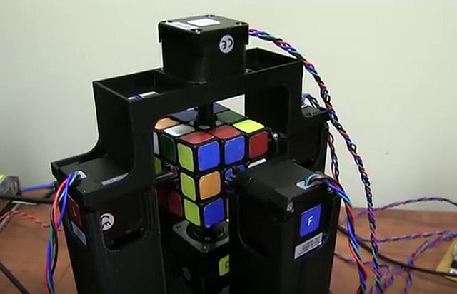 Робот нареди кубчето на Рубик за 1 секунда ВИДЕО